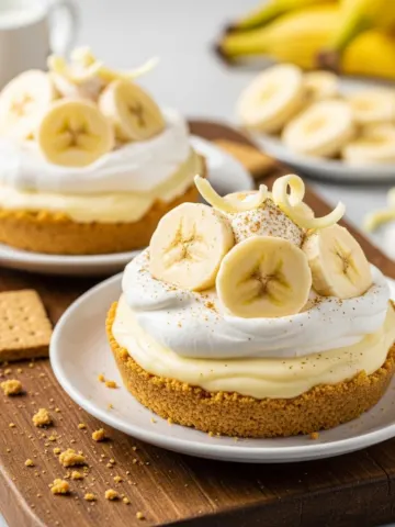 Easy No-Bake Mini Banana Cream Pies – Best Quick Dessert Recipe for Summer!